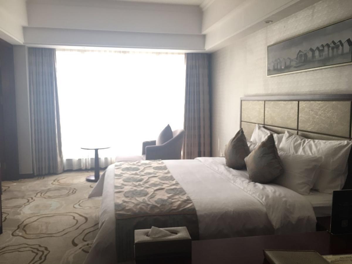 Manhatton Hotel Чжухай Экстерьер фото